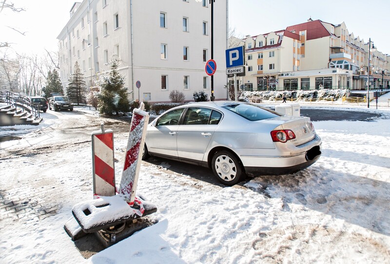 Elbląg, Jedno z miejsc dla niepełnosprawnych zniknęło z ul. Bałuckiego. W tym miejscu będzie punkt ładowania aut elektrycznych