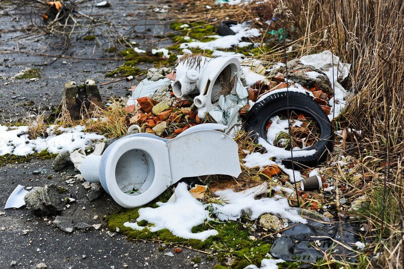 Elbląg, O śmieciach między drogą a rzeką Elbląg, O śmieciach między drogą a rzeką
