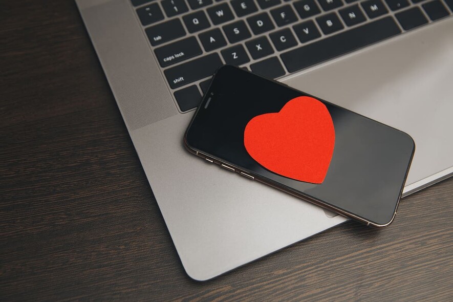 Czy przez internet można znaleźć miłość swojego życia? Czy przez internet można znaleźć miłość swojego życia?