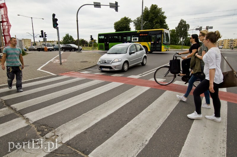 Elbląg, Piesi z pierwszeństwem, ale diabeł tkwi w szczegółach