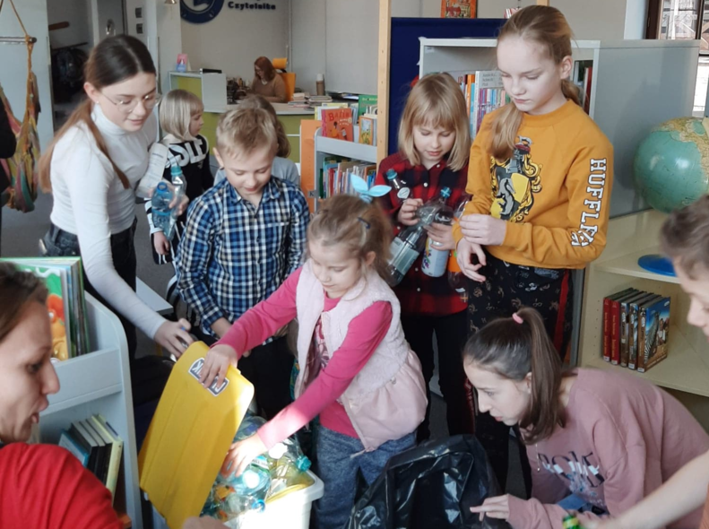 Elbląg, Warsztaty z recyklingu w Bibliotece Elbląskiej.