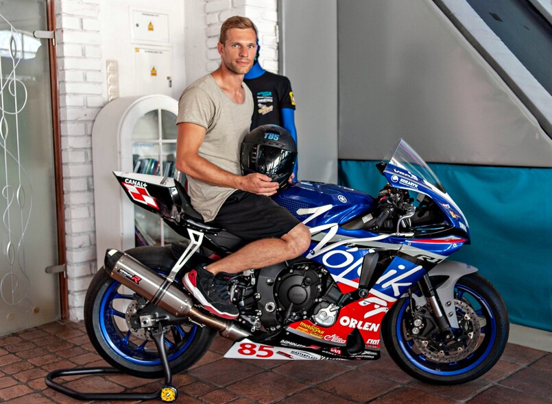 Elbląg, Tomasz Sobociński startuje w zawodach na motocyklu Yamaha R1 Elbląg, Tomasz Sobociński startuje w zawodach na motocyklu Yamaha R1