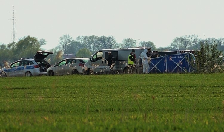 Elbląg, Do zbrodni doszlo wiosną ubiegłego roku. Poćwiartowane ciało kobiety znaleziono porozrzucane na polu koło Nowego Dworu Gdańskiego