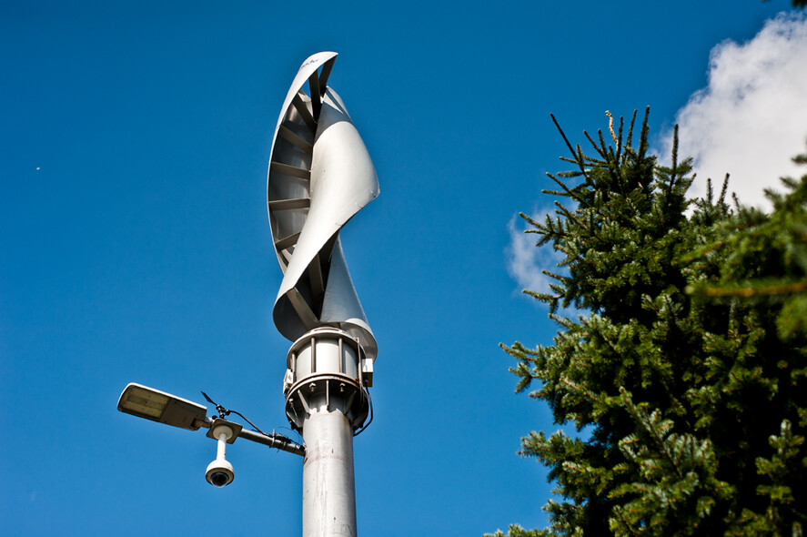 Elbląg, Wiatrak kręci się jak szalony, a prądu jak na lekarstwo