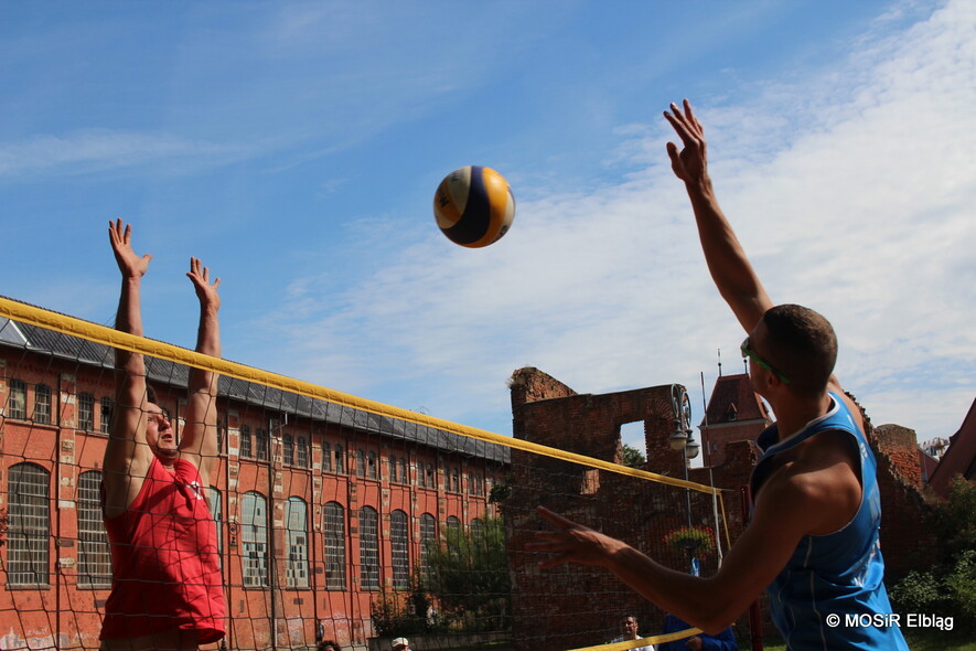 Elbląg, „Nie mam pojęcia” z pucharem