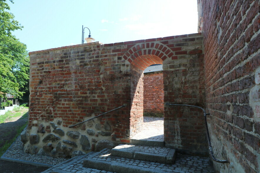 Elbląg, Zabytkowe mury w Pasłęk,