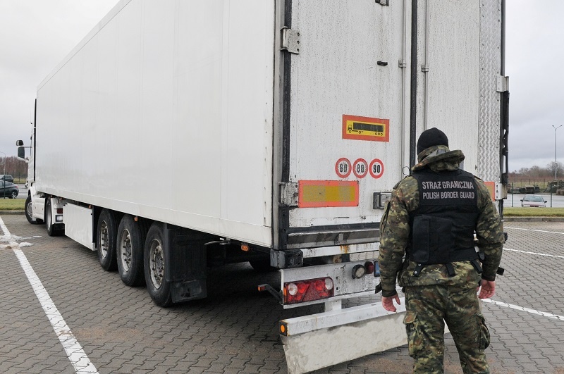 Elbląg, Zatrzymana naczepa na przejściu w Grzechotkach