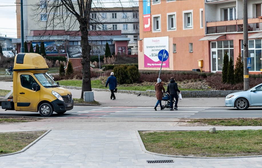 Elbląg, Pieszy idzie pierwszy. Czy to dobrze?