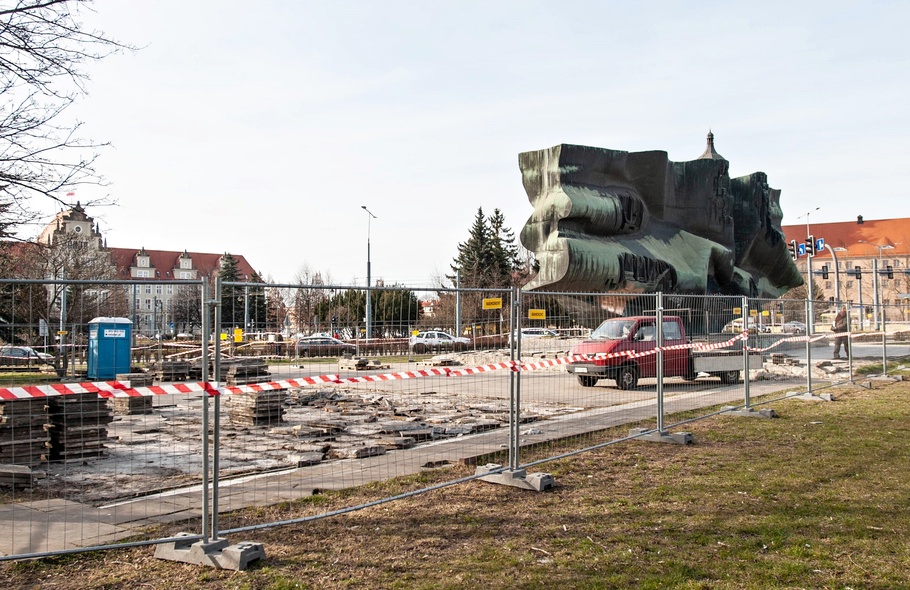 Elbląg, Odrodzenie pomnika Elbląg, Odrodzenie pomnika
