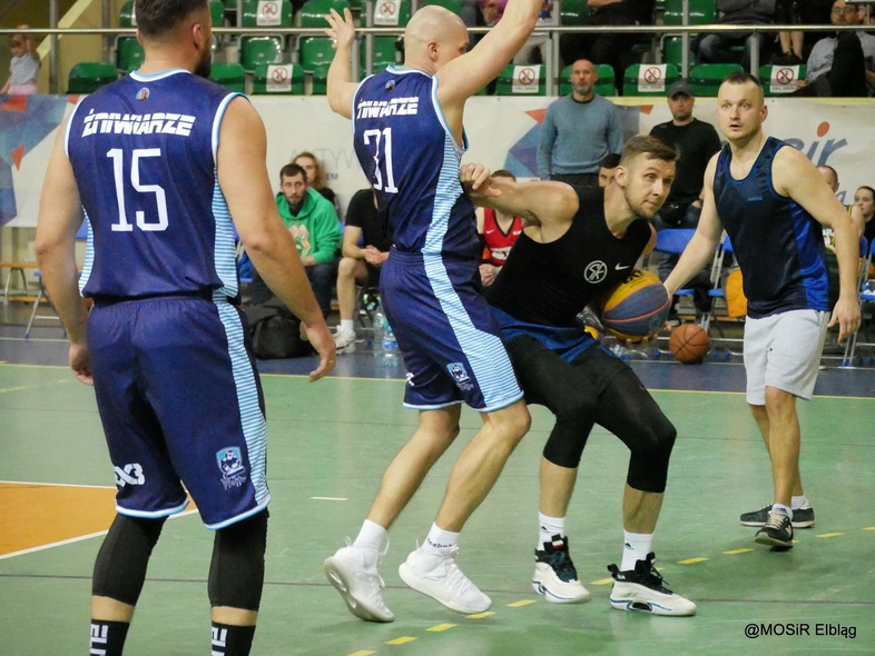 Elbląg, W akcji na kosz Żniwiarzy reprezentant Polski Przemysław Zamojski