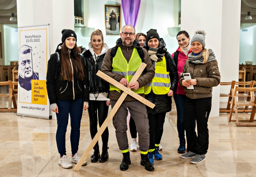 Elbląg, Grupa wiernych przed wyjściem na Ekstremalną Drogę Krzyżową