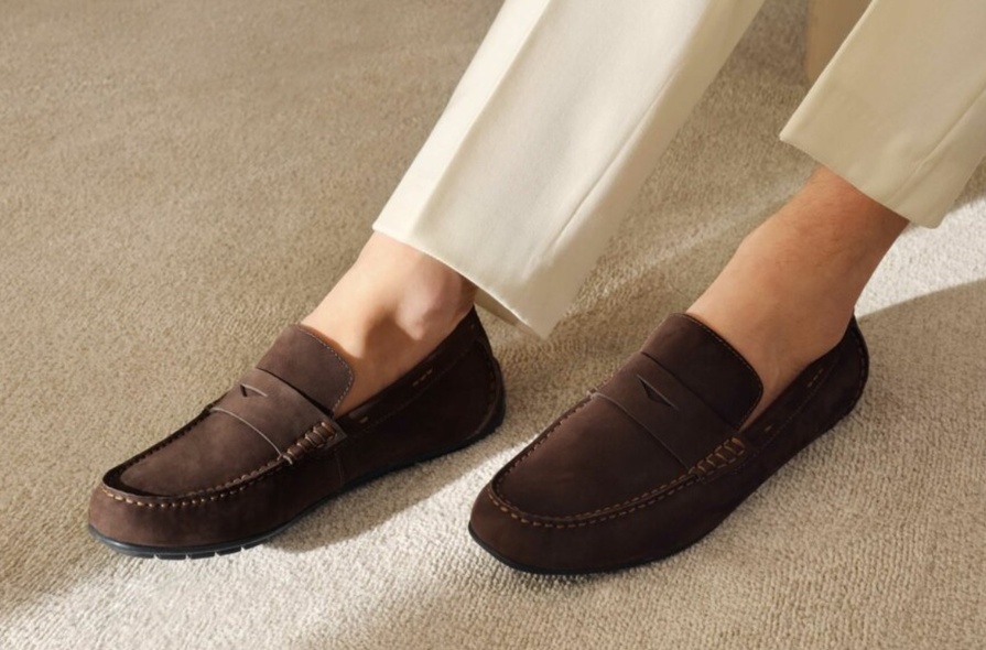 Męskie mokasyny - Do czego nosić je latem, by wyglądać stylowo?