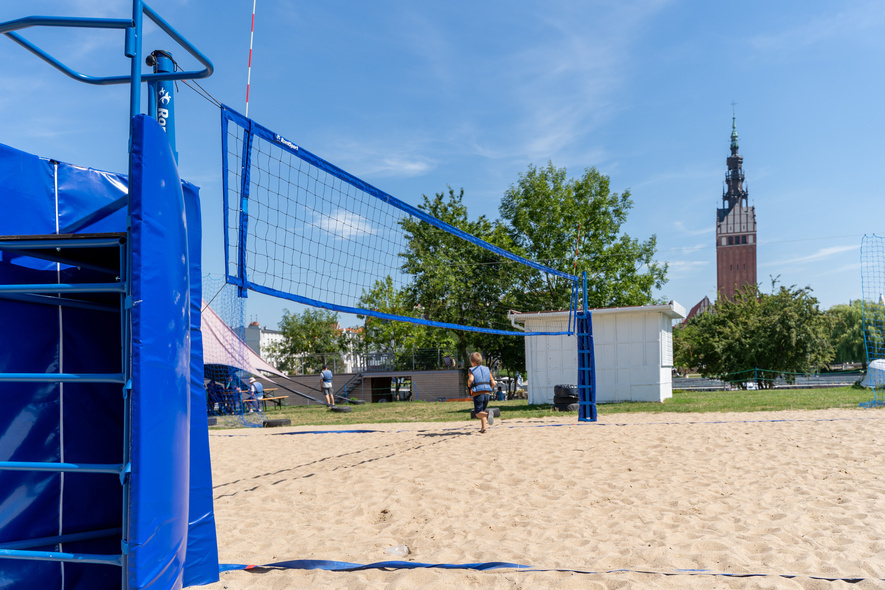 Elbląg, Turniej siatkówki plażowej i trening z mistrzem nad rzeką