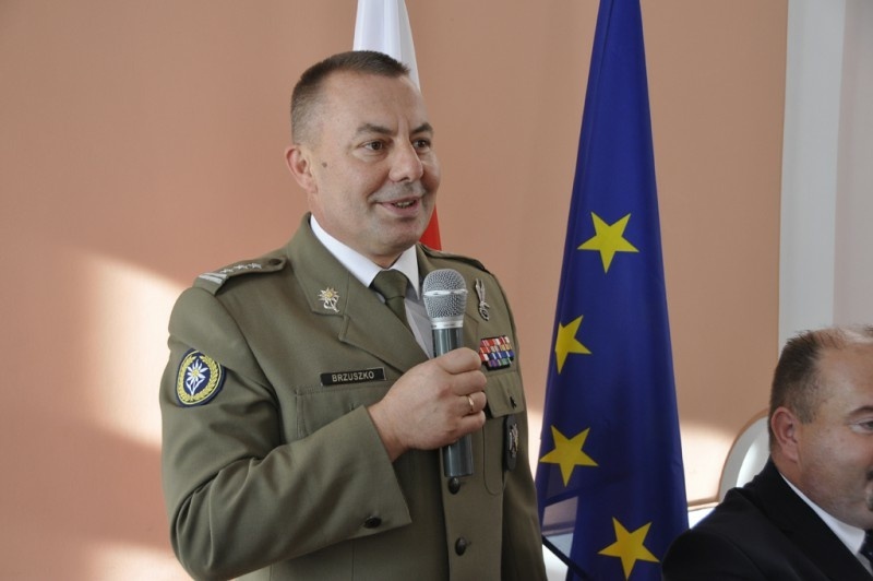 Elbląg, Gen. dyw. Zenon Brzuszko (zdjęcie archiwalne z serwisu Urzędu Miejskiego w Jarosławiu) Elbląg, Gen. dyw. Zenon Brzuszko (zdjęcie archiwalne z serwisu Urzędu Miejskiego w Jarosławiu)