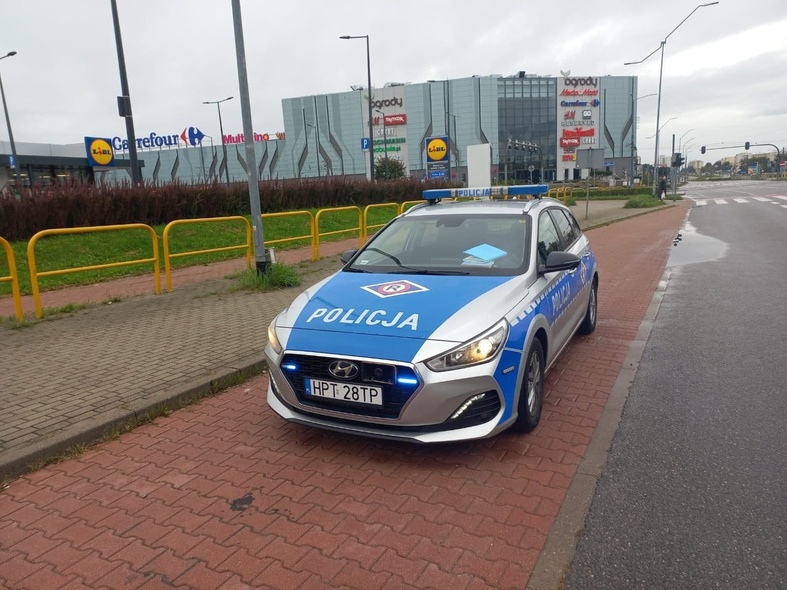 Elbląg, Policjanci eskortowali ciężarną kobietę do szpitala