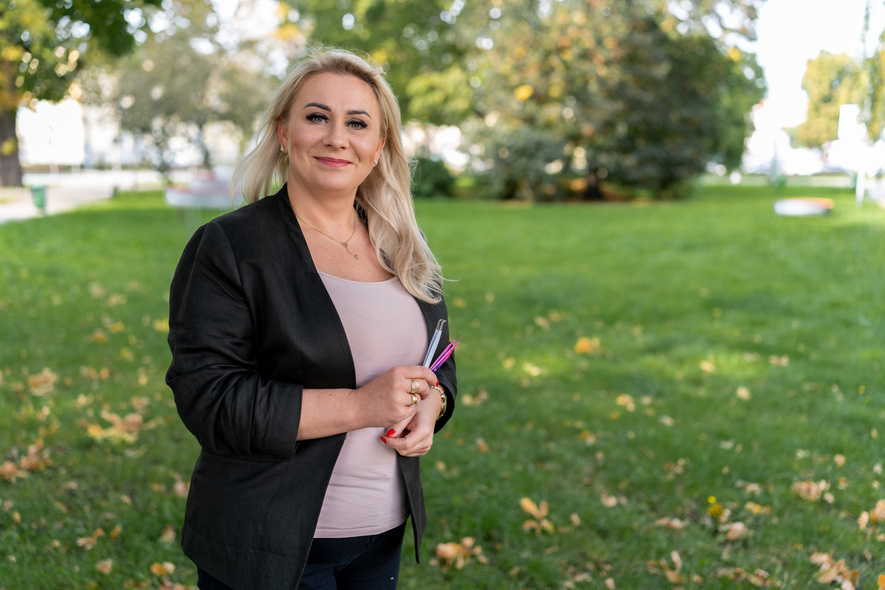 Ela Oleniak. Ela Oleniak.