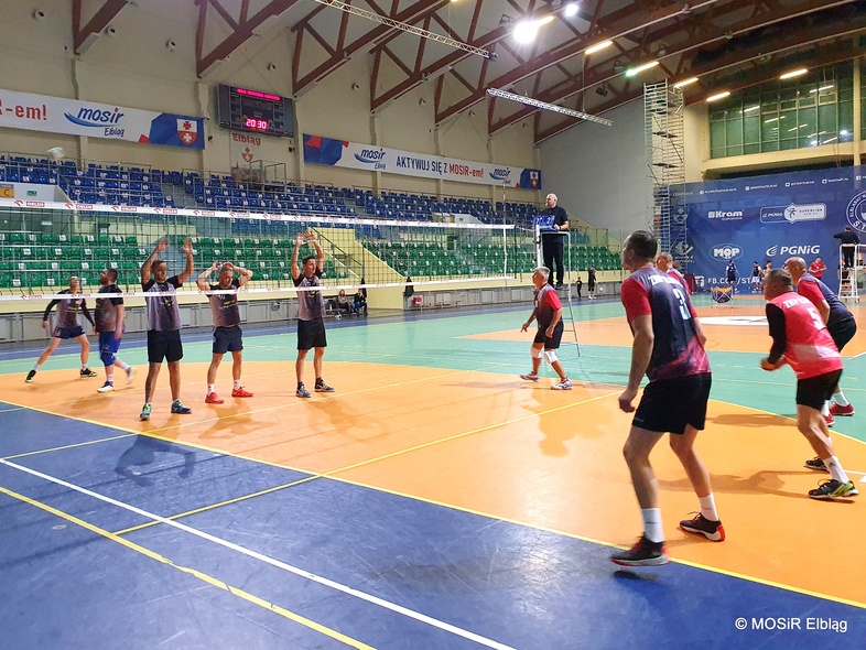Elbląg, Siatkarze i koszykarze grają z MOSiR-em
