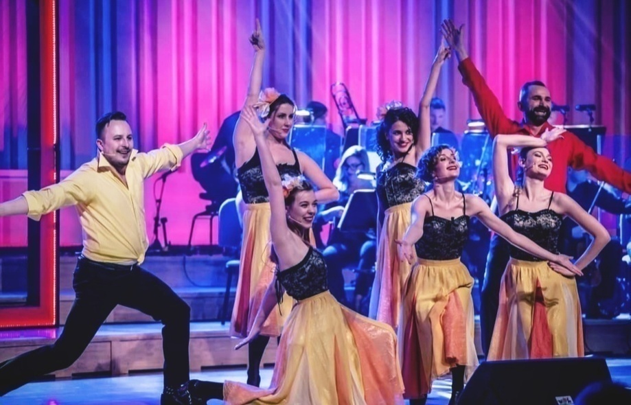 Elbląg, Bo to się zwykle tak zaczyna... czyli od piosenki do musicalu 