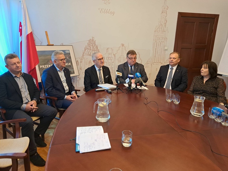 Elbląg, Prezydent, jego zastępcy i szefowie klubów koalicji zwołali przed sesją RM konferecję prasową