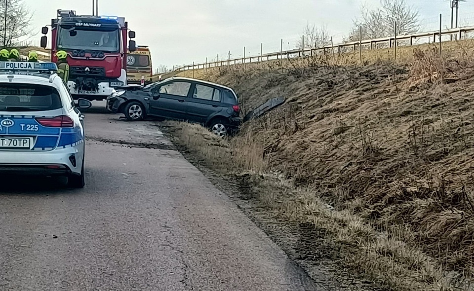 Elbląg, Stracił panowanie nad autem i wypadł z drogi
