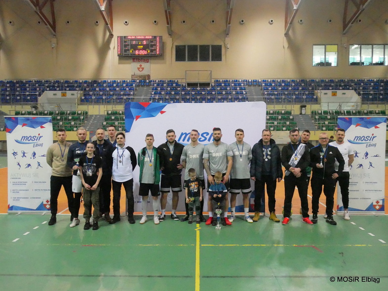 Elbląg, Pomowiec z halowym pucharem