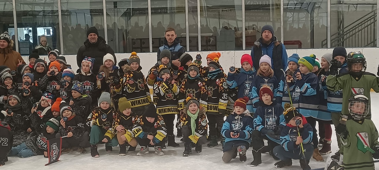Elbląg, UKS Wikingowie - zwycięzcy turnieju minihokeja w Malborku