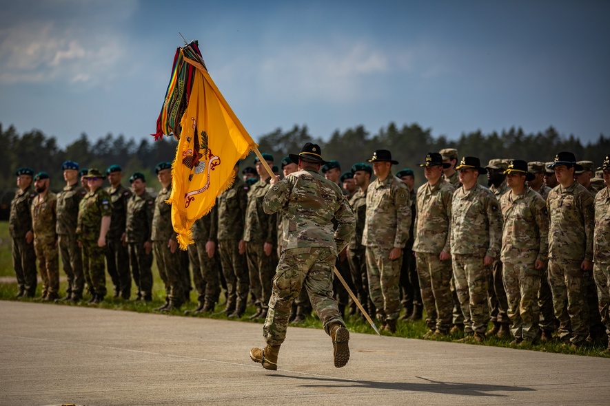 Elbląg, sierż. Lianne Hirano, sierż. sztab. Matthew Foster