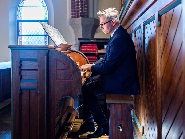 Elbląg, Krzysztof Urbaniak zagrał na organach z 1903 roku