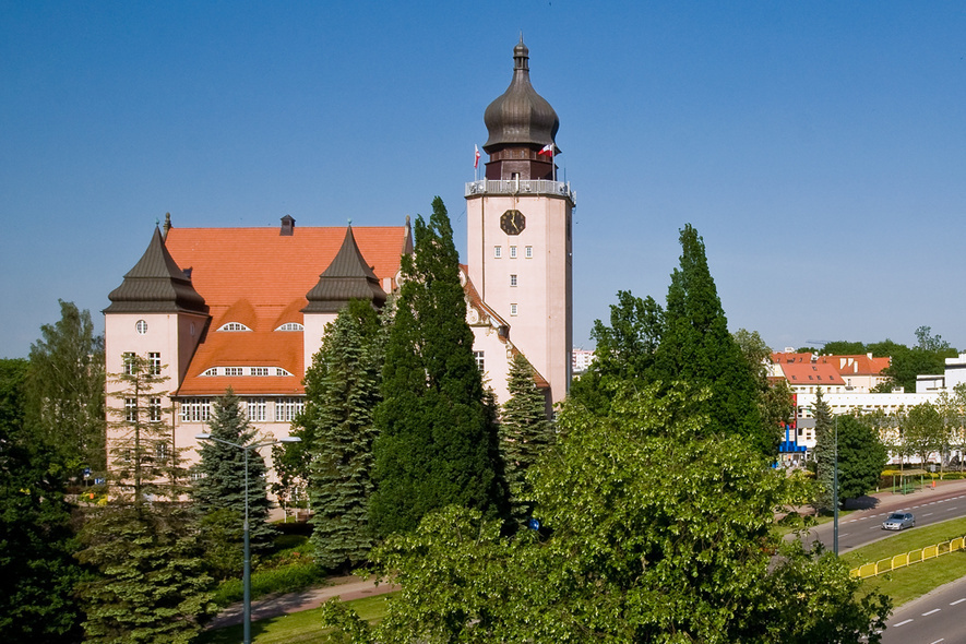 Elbląg, Podwyżki tak, ale nie po równo