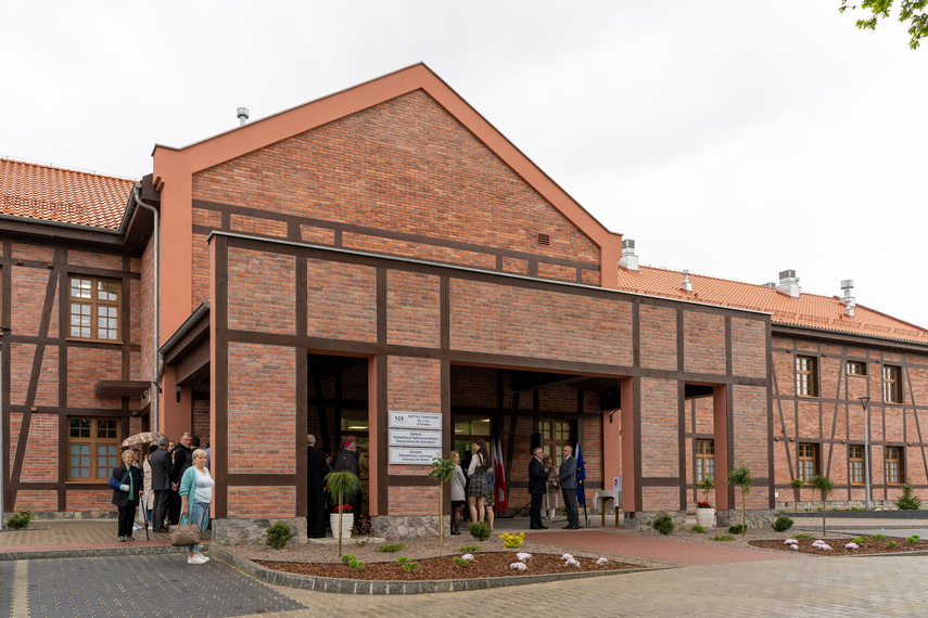 Elbląg, Przed budynkiem nie ma miejsc do parkowania dla osób niepełnosprawnych,