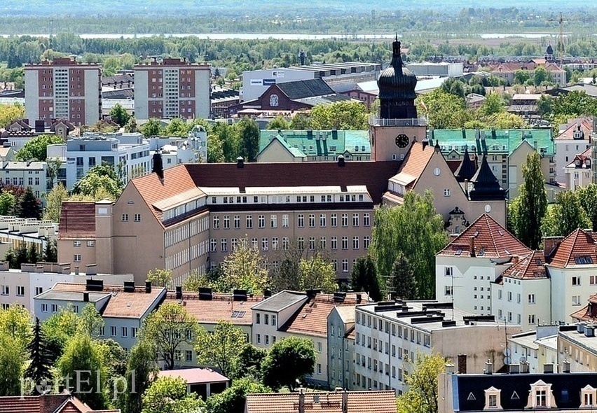 Elbląg, Obligacje za obligacje, w tle kąpielisko