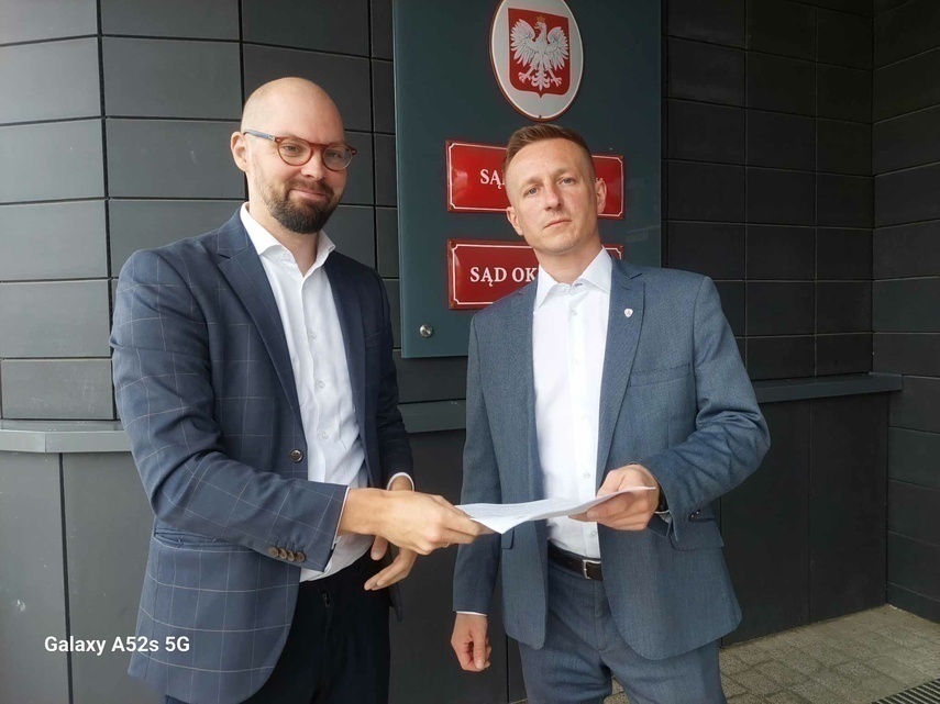 Elbląg, Od lewej: pełnomocnik Pawła Rodziewicza, Damian Schiller oraz Paweł Rodziewicz