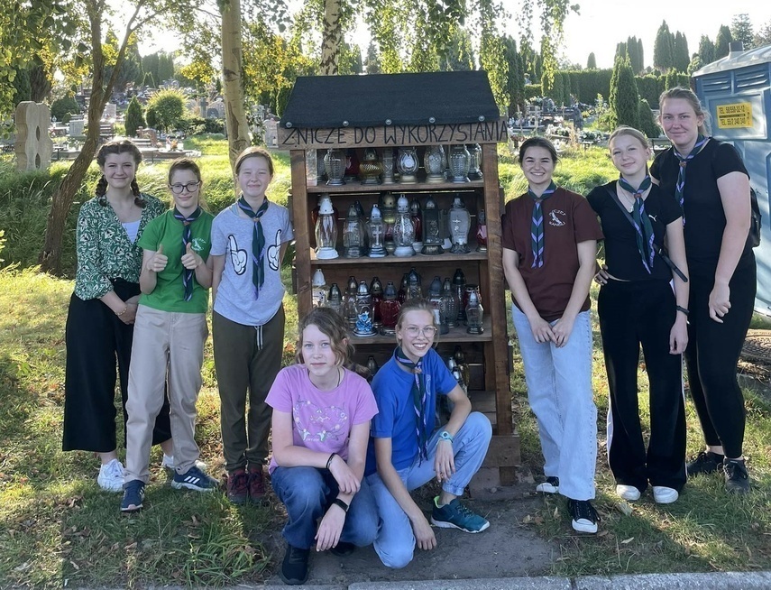 Elbląg, Szafkę wykonała drużyna harcerska "Hesperia",