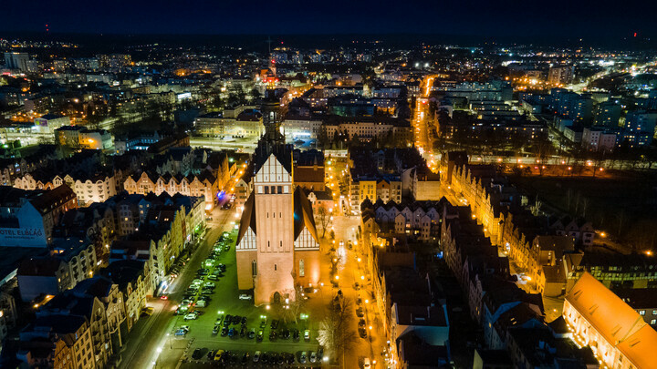 Elbląg, Elbląg nocą z lotu ptaka, Zdjęcie z konkursu Fotka Miesiąca, 2021 rok; autor Breand