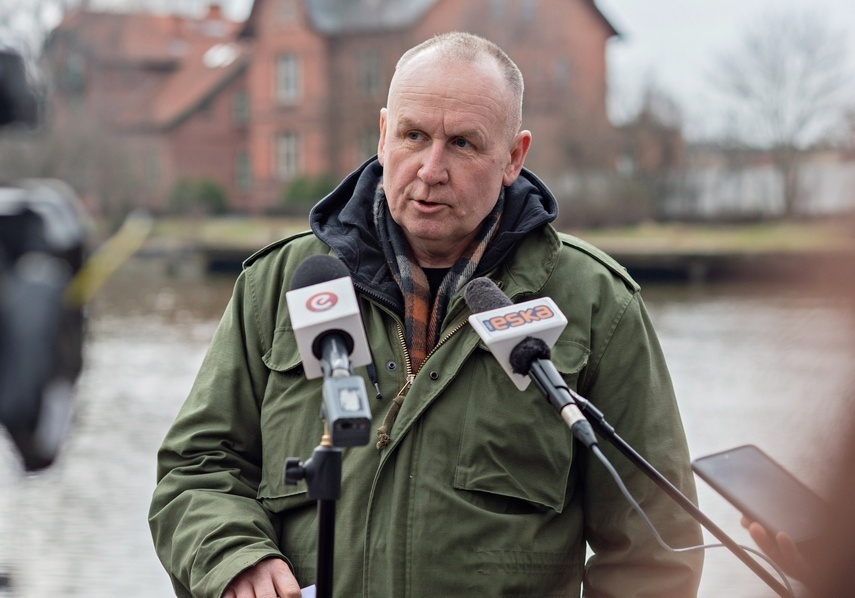 Elbląg, Lech Trawicki zwołał konferencję nad rzeką, przy bulwarze Zygmunta Augusta Elbląg, Lech Trawicki zwołał konferencję nad rzeką, przy bulwarze Zygmunta Augusta