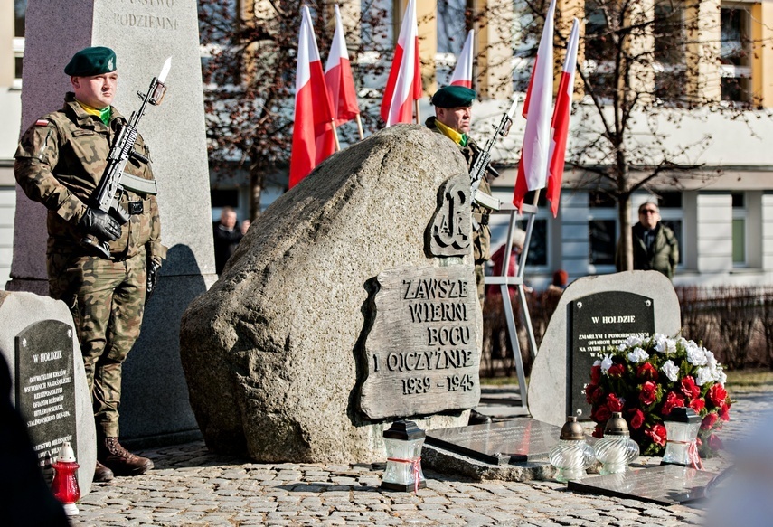 Elbląg, Podwójne uroczystości Dnia Pamięci Żołnierzy Wyklętych Elbląg, Podwójne uroczystości Dnia Pamięci Żołnierzy Wyklętych