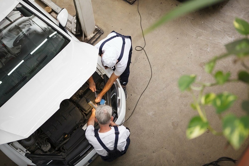 Jak przygotować auto na wiosnę? Przedstawiamy 5 sprawdzonych porad