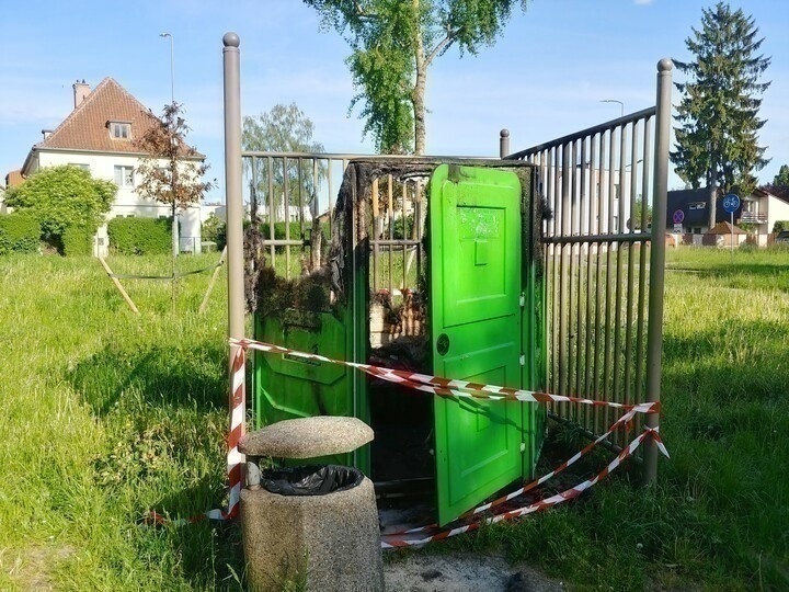 Elbląg, To zdjęcie wygrało majowy konkurs FotoreportEl - Fala pożarów dotarła do Elbląga?. Miejsce Obsługi Rowerzystów przy ul. Kościuszki,