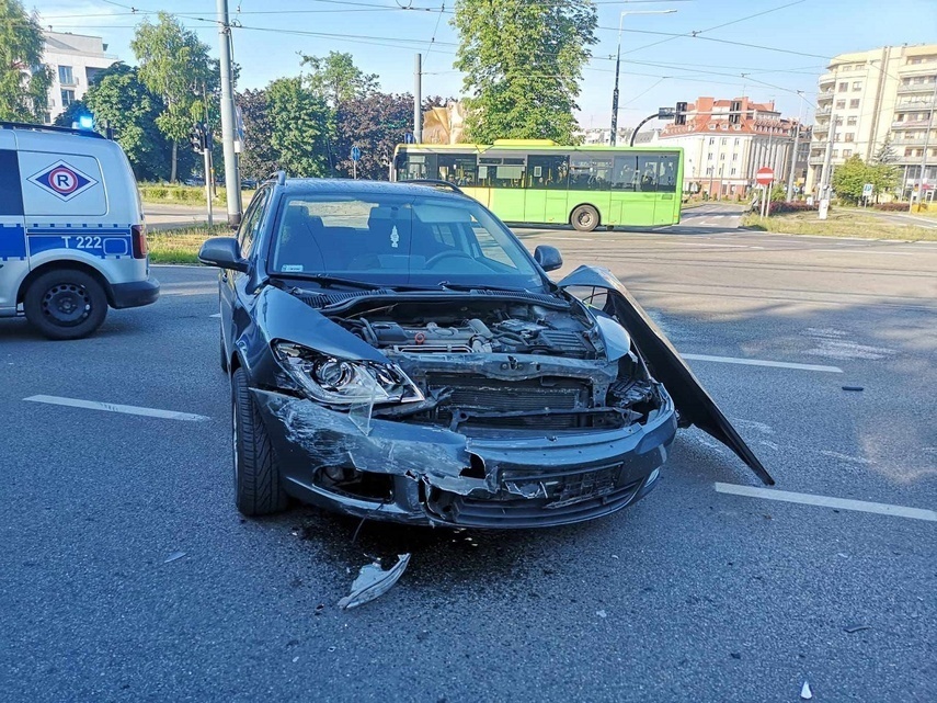 Elbląg, Wjechała na czerwonym, straciła prawo jazdy