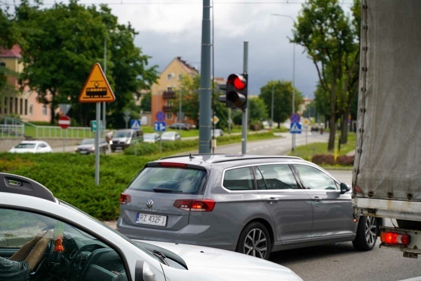 Elbląg, Czerwone włącza się co chwilę, a tramwaju nie widać  (aktualizacja)