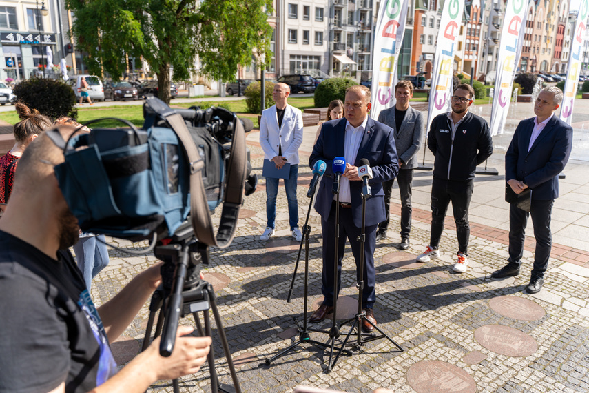 Elbląg, Michał Missan podczas jednej z konferencji prasowych