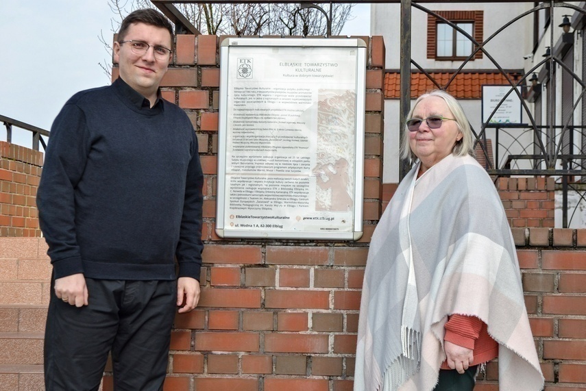 Elbląg, Kamil Zimnicki i Teresa Wojcinowicz z Elbląskiego Towarzystwa Kulturalnego