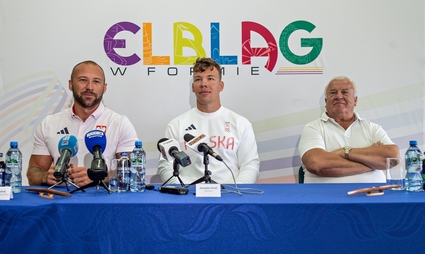 Elbląg, Trener Wojciech Załuski, olimpijczyk Przemek Korsak i sponsor klubu Edward Parzych na konferencji prasowej