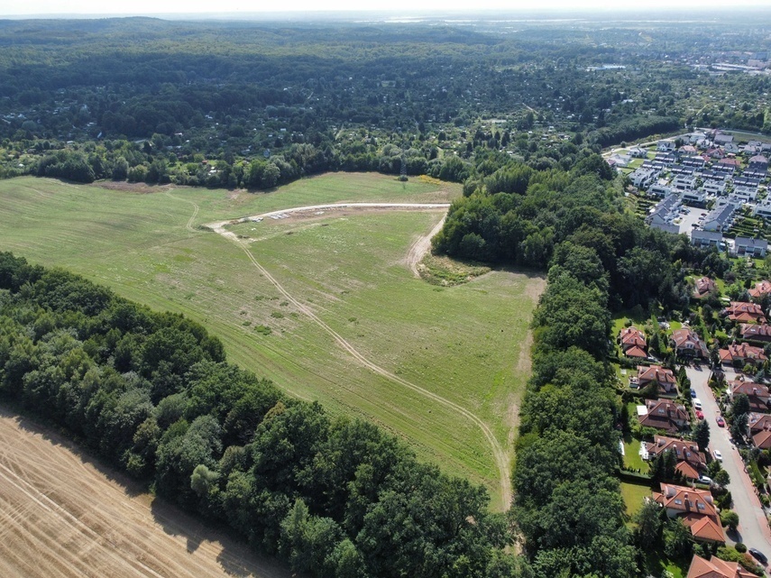 Elbląg, Na tym terenie (widok z drona) powstaje osiedle domków