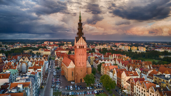 Elbląg, Połowa elblążan zarabia powyżej 6500 zł brutto. W której połowie jesteś?