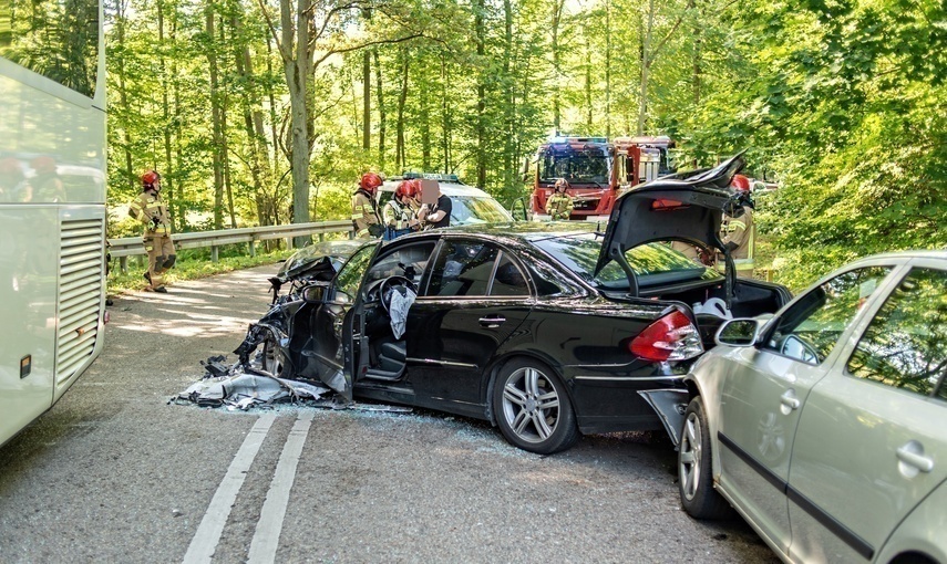 Elbląg, Pijany wjechał w autokar. Sąd orzekł grzywnę i zakaz