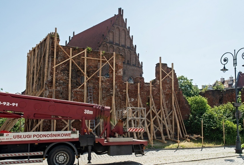 Elbląg, Zabezpieczenie murów galerii w maju 2024.