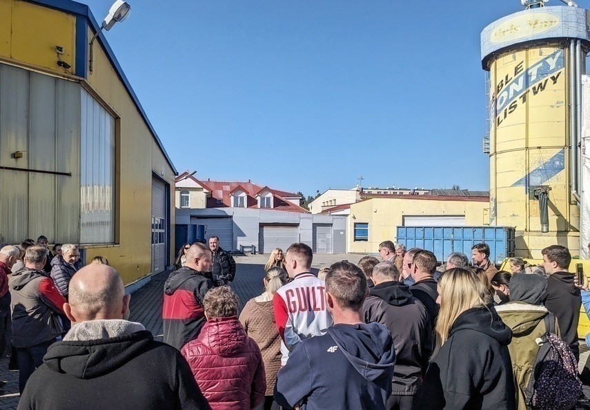 Elbląg, W spotkaniu z właścicielem firmy wzięło udział około stu osób Elbląg, W spotkaniu z właścicielem firmy wzięło udział około stu osób