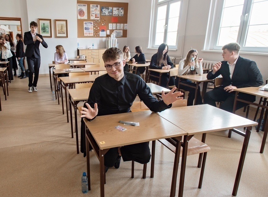 Elbląg, Dzisiaj tuż przed egzaminem odwiedziliśmy maturzystów w III LO w Elblągu Elbląg, Dzisiaj tuż przed egzaminem odwiedziliśmy maturzystów w III LO w Elblągu