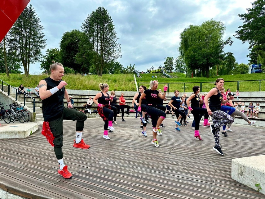 Elbląg, Rozgrzewająca zumba na placu Jagiellończyka